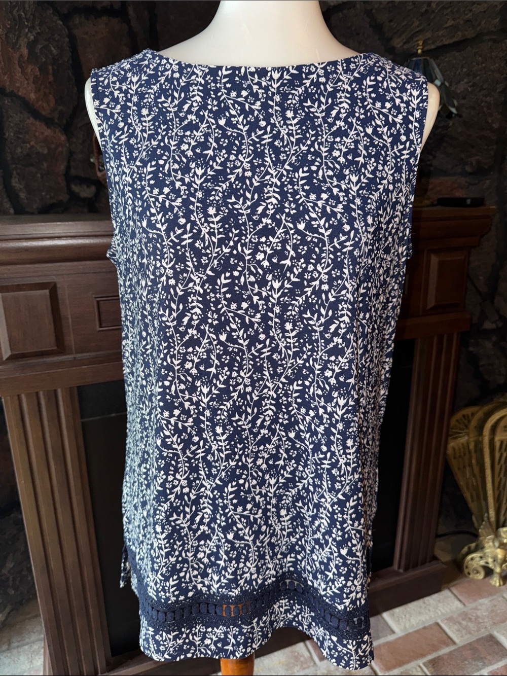 Sleeveless Navy & White Floral Print Shell Top